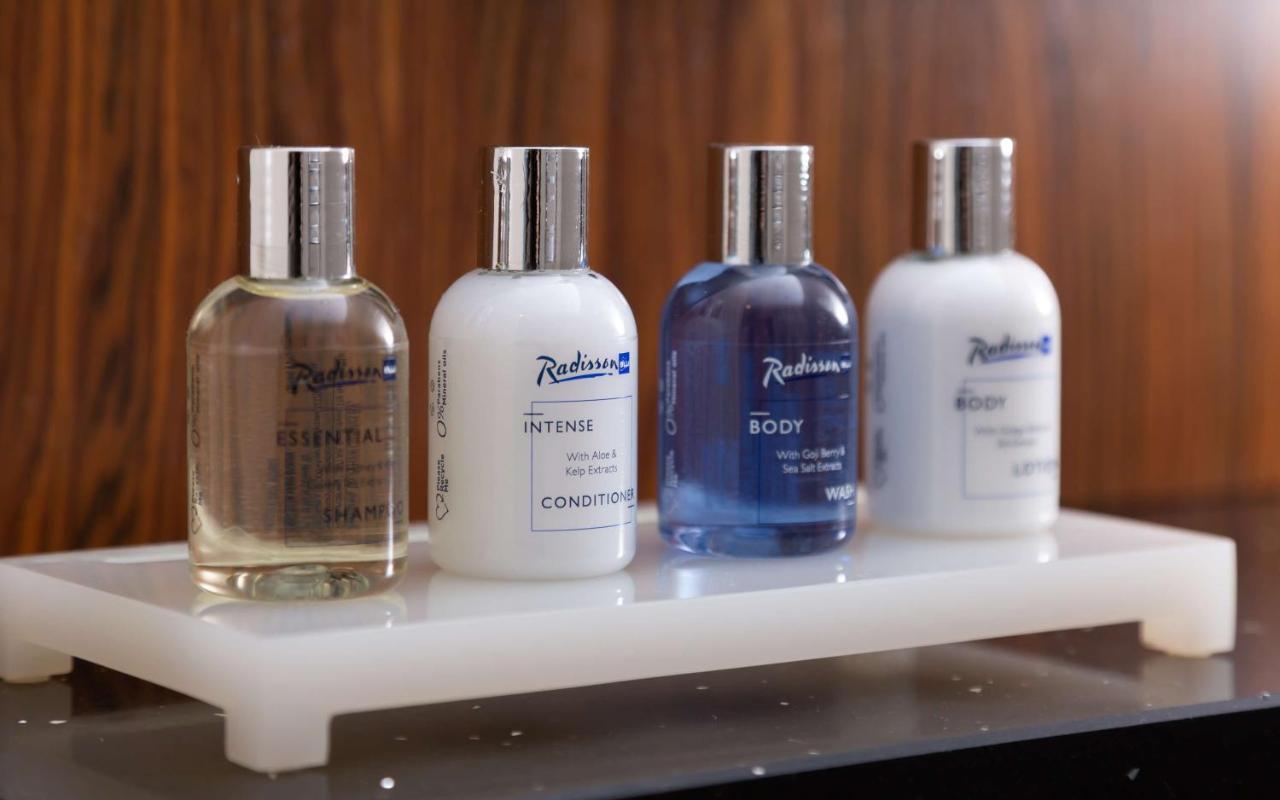 Radisson Blu Aurum Hotel, Брашов Экстерьер фото Shower gel, shampoo, conditioner and body wash