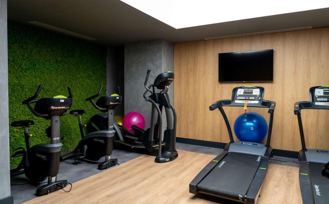 Radisson Blu Aurum Hotel, Брашов Экстерьер фото The gym at the hotel