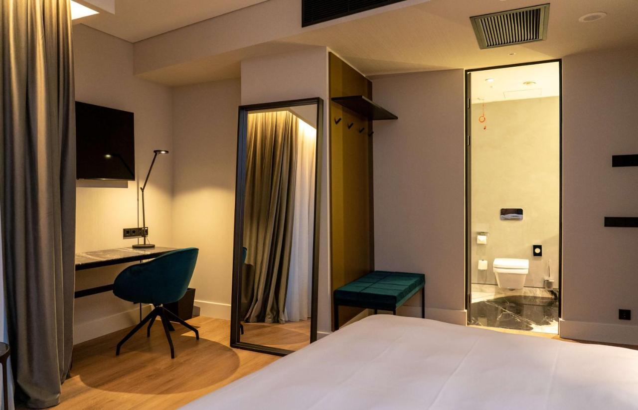 Radisson Blu Aurum Hotel, Брашов Экстерьер фото A room at the hotel