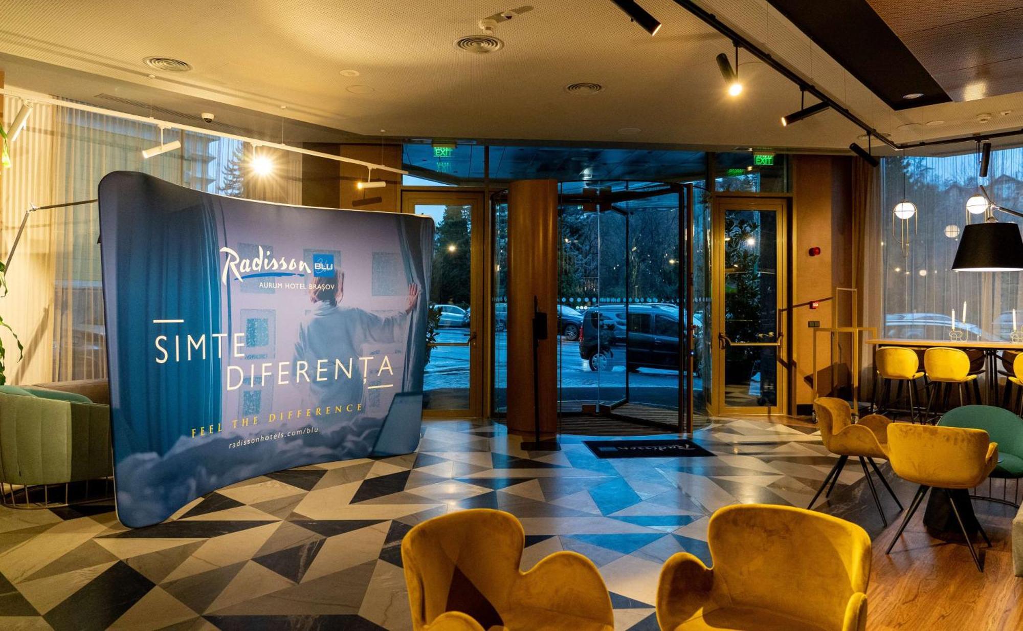 Radisson Blu Aurum Hotel, Брашов Экстерьер фото Lobby of Radisson Blu in Belgrade