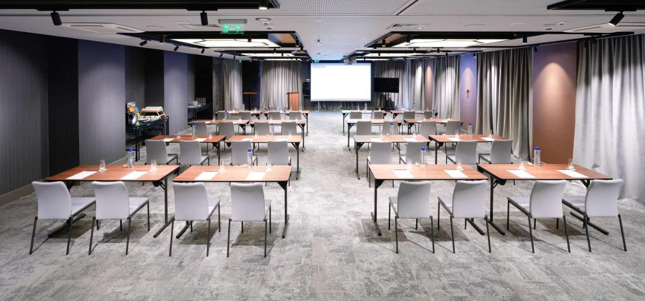 Radisson Blu Aurum Hotel, Брашов Экстерьер фото A typical classroom