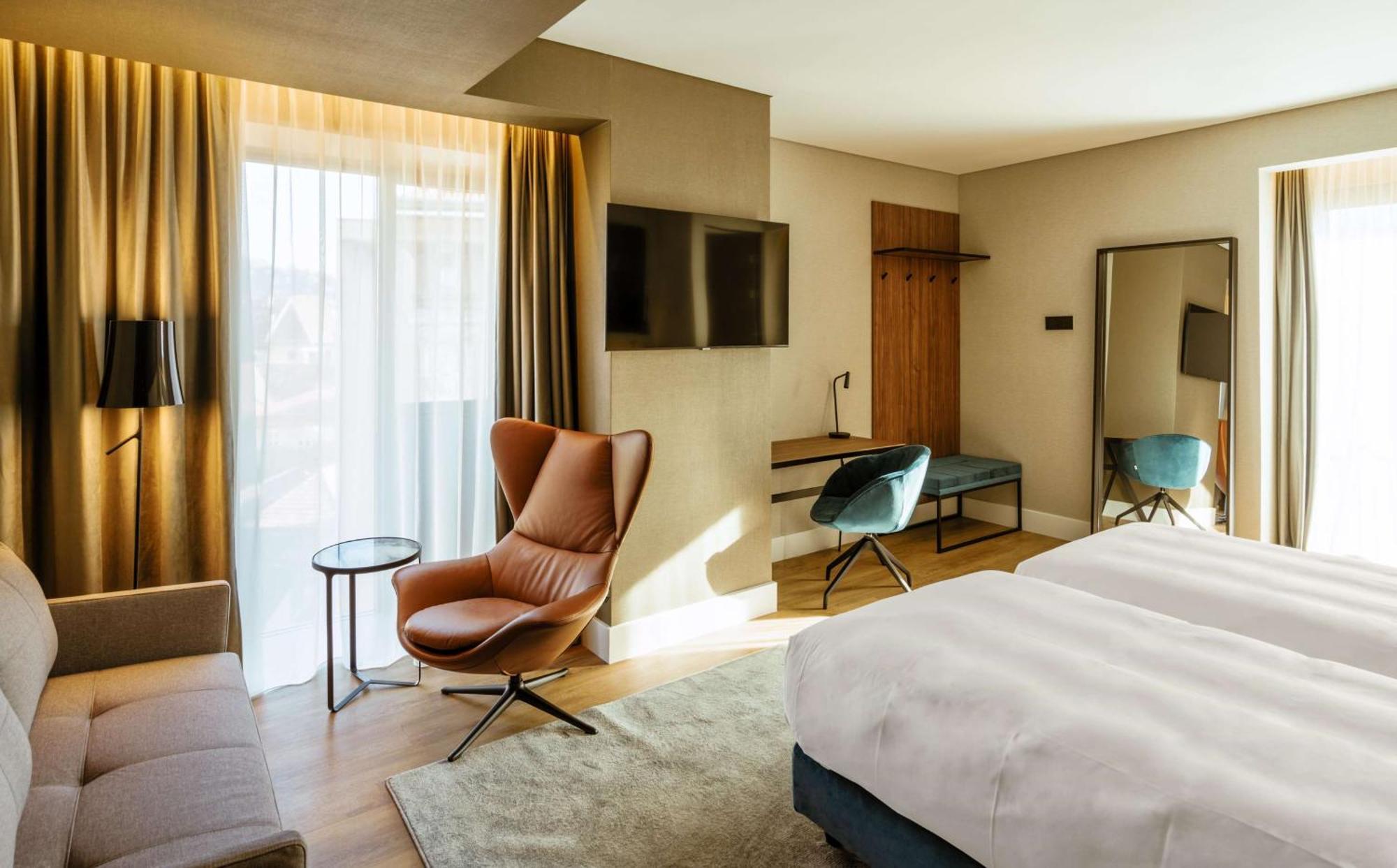 Radisson Blu Aurum Hotel, Брашов Экстерьер фото A room at the hotel