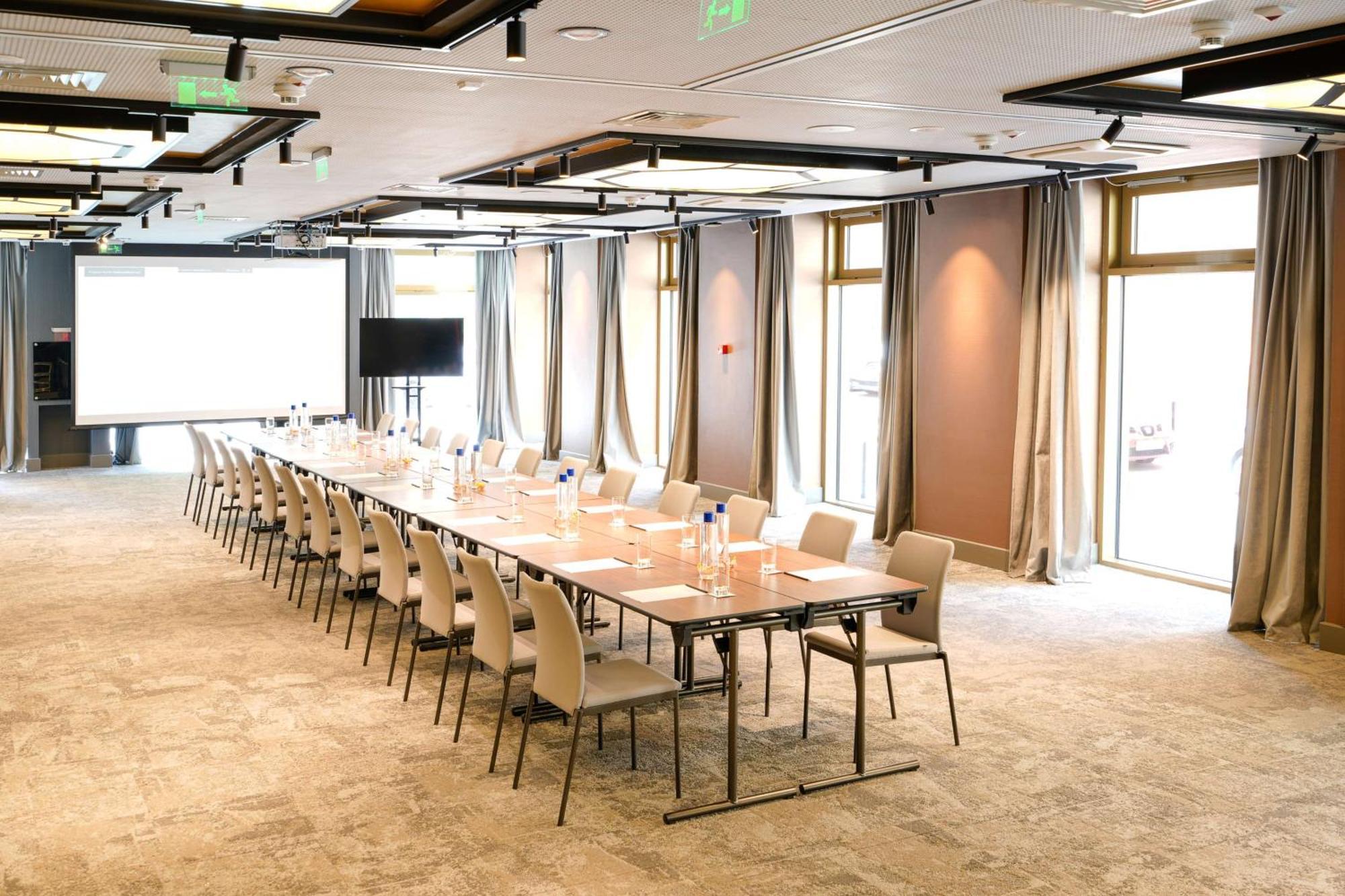 Radisson Blu Aurum Hotel, Брашов Экстерьер фото Meeting room