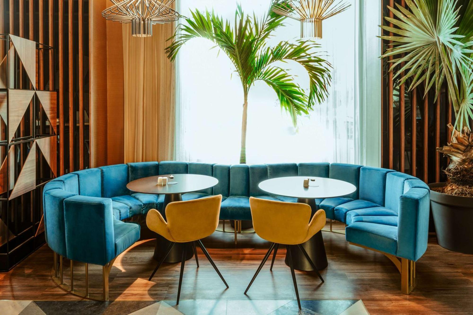 Radisson Blu Aurum Hotel, Брашов Экстерьер фото The interior of the restaurant