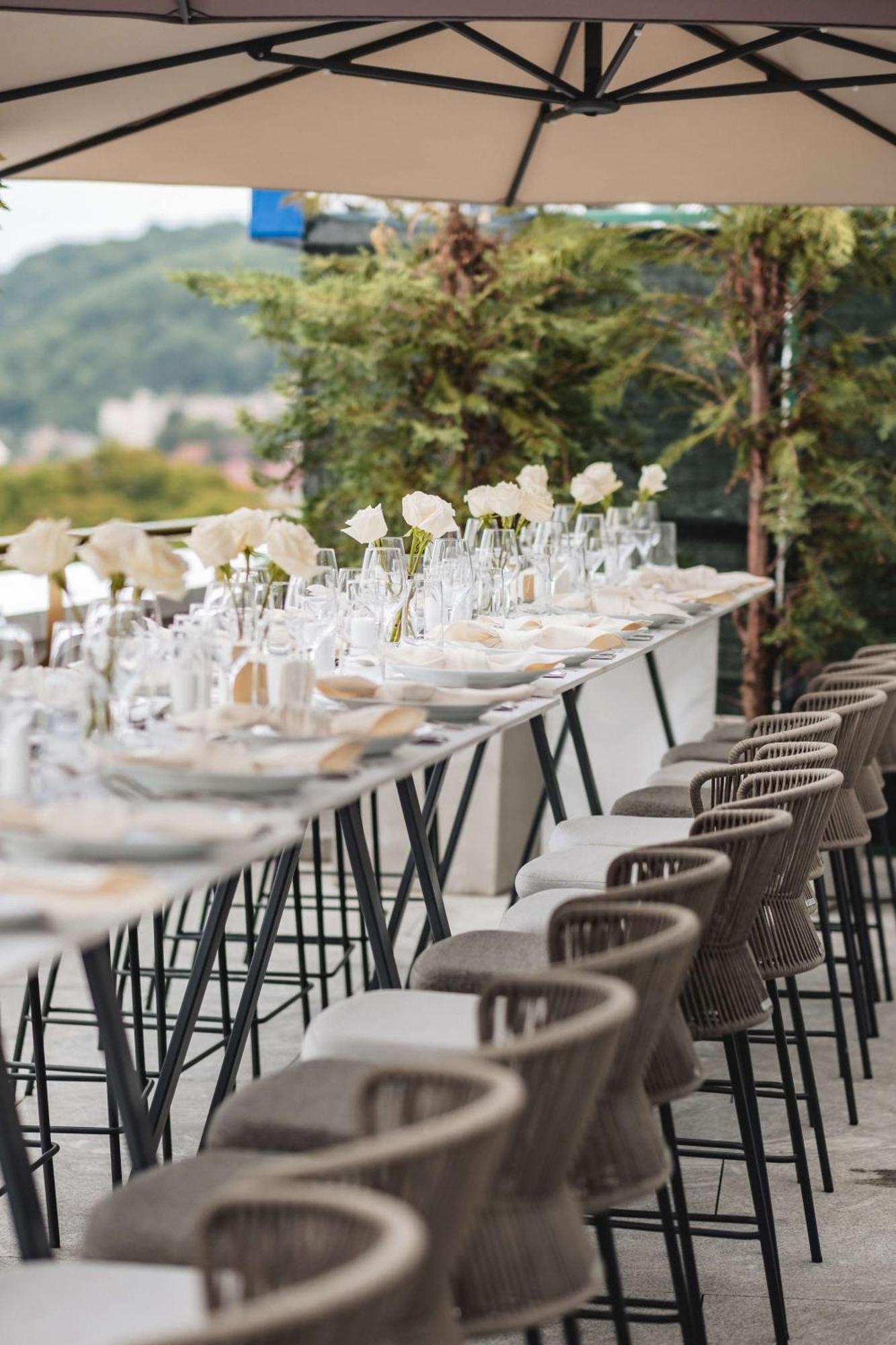 Radisson Blu Aurum Hotel, Брашов Экстерьер фото The Terrace at the InterContinental Vienna